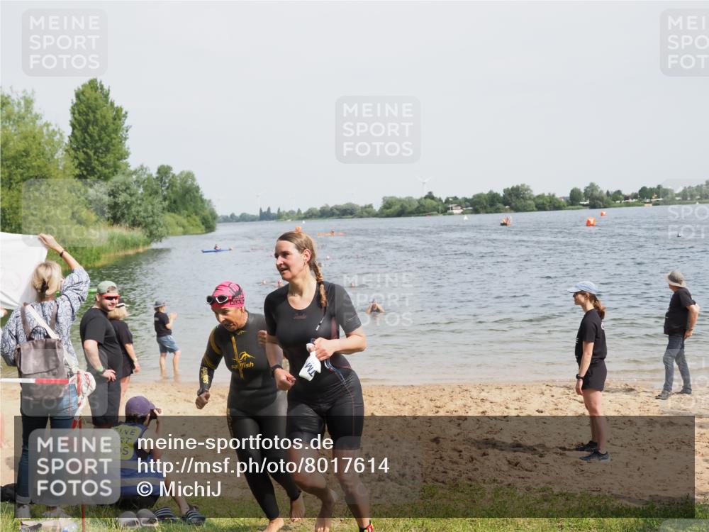 21.06.2025 - 27. Vierlanden-Triathlon MichiJ http://msf.ph/oto/8017614 15.06.2026 10:17:50 Schwimmen 522, 563, 571 meine-sportfotos.de