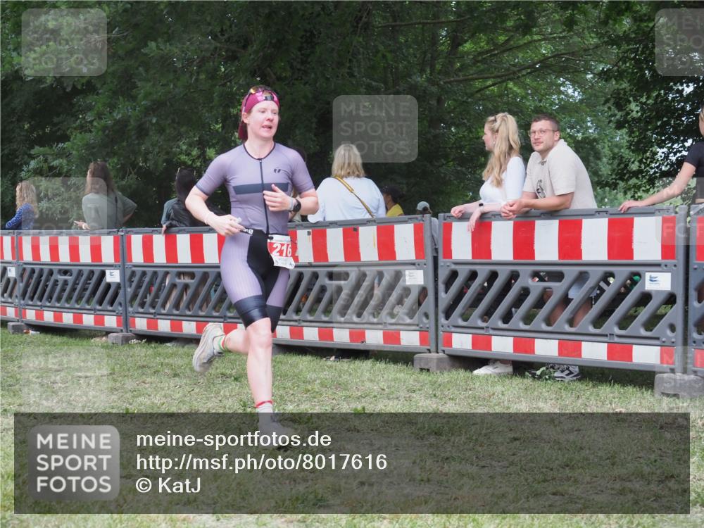 21.06.2025 - 27. Vierlanden-Triathlon KatJ http://msf.ph/oto/8017616 15.06.2025 13:17:38 Ziel 216, 862 meine-sportfotos.de