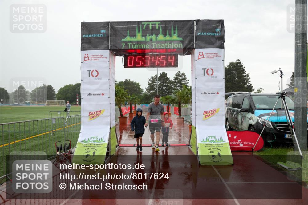 15.06.2025 - 7 Türme Triathlon Michael Strokosch http://msf.ph/oto/8017624 15.06.2025 15:34:54 Ziel  meine-sportfotos.de