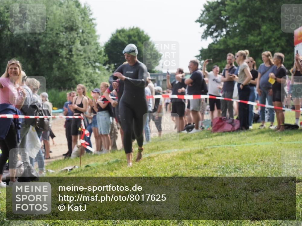 15.06.2025 - 27. Vierlanden-Triathlon KatJ http://msf.ph/oto/8017625 15.06.2025 10:17:00 Schwimmen 471, 484, 501, 551, 566, 595, 610, 633 meine-sportfotos.de