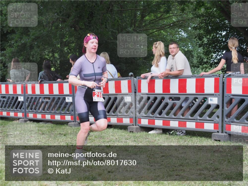 21.06.2025 - 27. Vierlanden-Triathlon KatJ http://msf.ph/oto/8017630 15.06.2025 13:17:38 Ziel 216, 862 meine-sportfotos.de