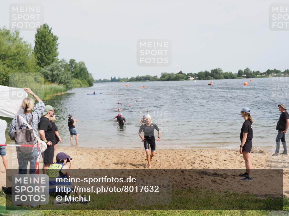 21.06.2025 - 27. Vierlanden-Triathlon MichiJ http://msf.ph/oto/8017632 15.06.2026 10:17:54 Schwimmen 522, 563, 571 meine-sportfotos.de