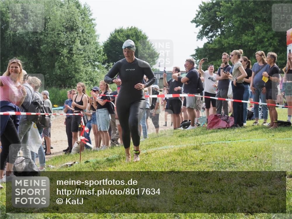 15.06.2025 - 27. Vierlanden-Triathlon KatJ http://msf.ph/oto/8017634 15.06.2025 10:17:00 Schwimmen 471, 484, 501, 551, 566, 595, 610, 633 meine-sportfotos.de