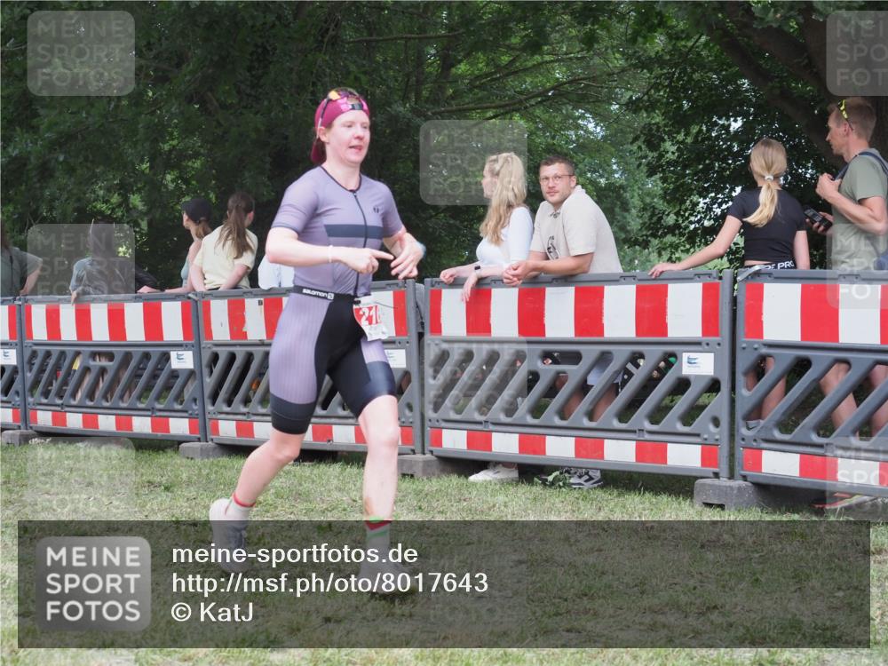 21.06.2025 - 27. Vierlanden-Triathlon KatJ http://msf.ph/oto/8017643 15.06.2025 13:17:39 Ziel 216, 862 meine-sportfotos.de