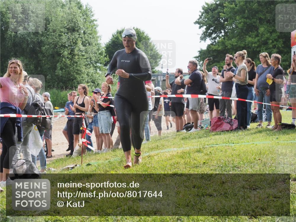 15.06.2025 - 27. Vierlanden-Triathlon KatJ http://msf.ph/oto/8017644 15.06.2025 10:17:00 Schwimmen 471, 484, 501, 551, 566, 595, 610, 633 meine-sportfotos.de