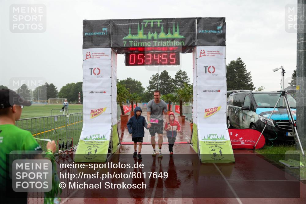 15.06.2025 - 7 Türme Triathlon Michael Strokosch http://msf.ph/oto/8017649 15.06.2025 15:34:55 Ziel  meine-sportfotos.de