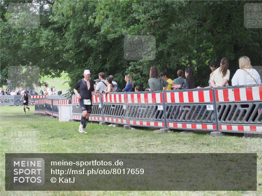 21.06.2025 - 27. Vierlanden-Triathlon KatJ http://msf.ph/oto/8017659 15.06.2025 13:17:42 Ziel 132, 862 meine-sportfotos.de