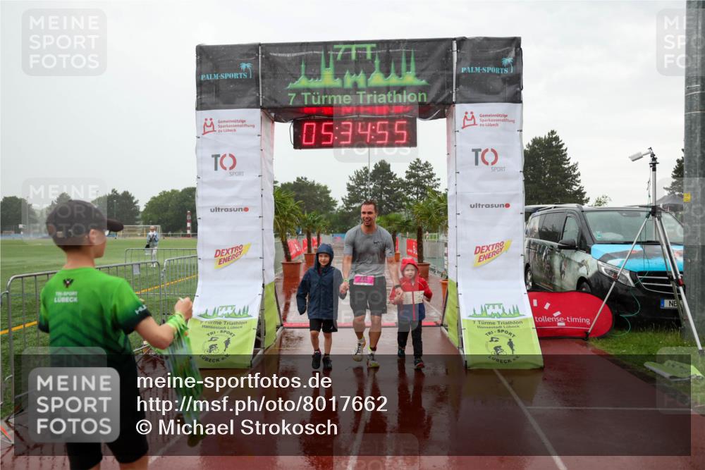 15.06.2025 - 7 Türme Triathlon Michael Strokosch http://msf.ph/oto/8017662 15.06.2025 15:34:55 Ziel  meine-sportfotos.de