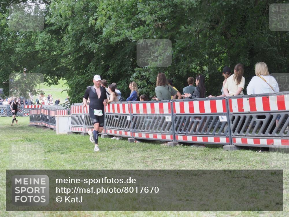 21.06.2025 - 27. Vierlanden-Triathlon KatJ http://msf.ph/oto/8017670 15.06.2025 13:17:42 Ziel 132, 862 meine-sportfotos.de