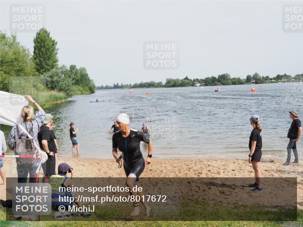 21.06.2025 - 27. Vierlanden-Triathlon MichiJ http://msf.ph/oto/8017672 15.06.2026 10:17:56 Schwimmen 522, 563, 571 meine-sportfotos.de