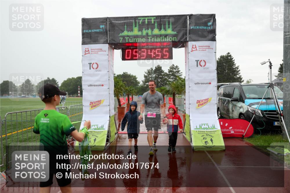 15.06.2025 - 7 Türme Triathlon Michael Strokosch http://msf.ph/oto/8017674 15.06.2025 15:34:55 Ziel  meine-sportfotos.de