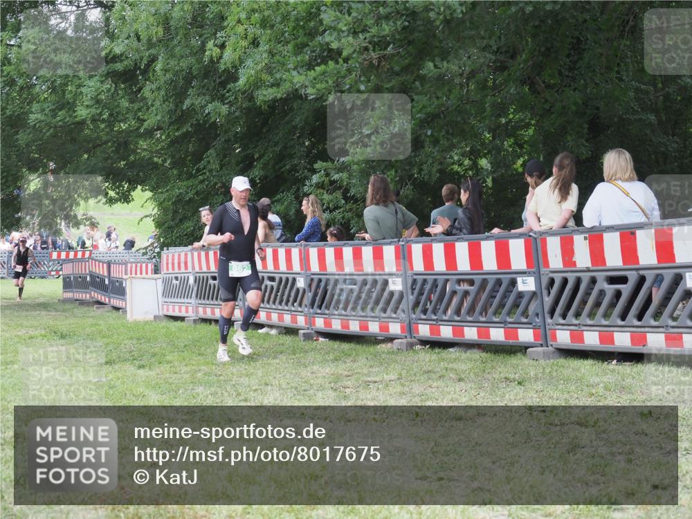 21.06.2025 - 27. Vierlanden-Triathlon KatJ http://msf.ph/oto/8017675 15.06.2025 13:17:42 Ziel 132, 862 meine-sportfotos.de