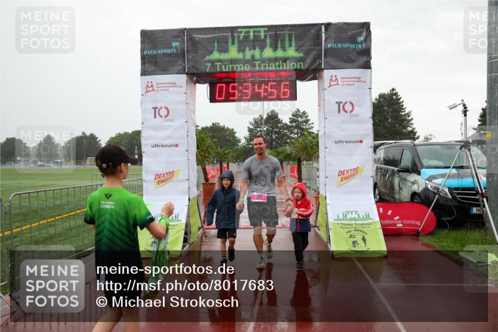 15.06.2025 - 7 Türme Triathlon Michael Strokosch http://msf.ph/oto/8017683 15.06.2025 15:34:55 Ziel  meine-sportfotos.de
