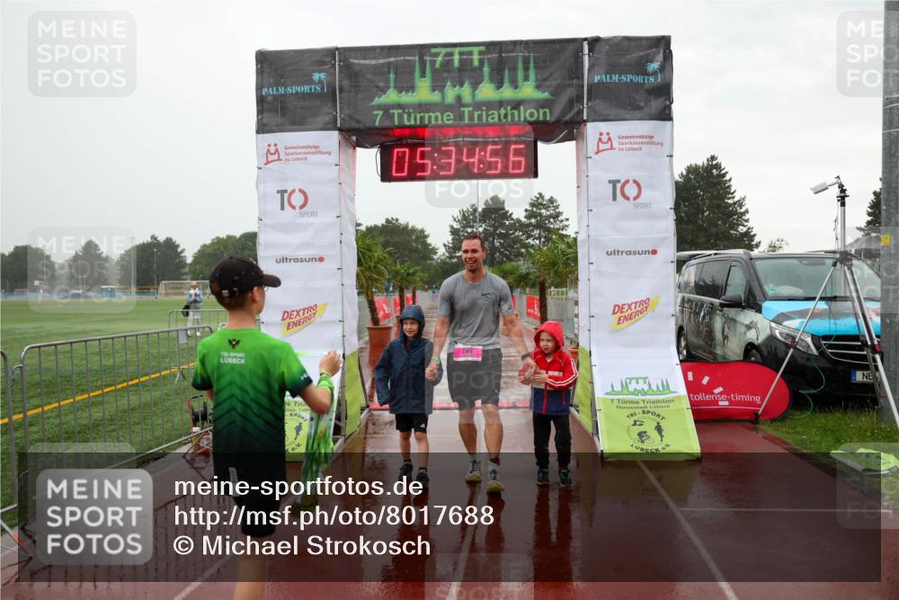 15.06.2025 - 7 Türme Triathlon Michael Strokosch http://msf.ph/oto/8017688 15.06.2025 15:34:56 Ziel  meine-sportfotos.de