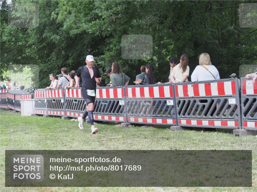 21.06.2025 - 27. Vierlanden-Triathlon KatJ http://msf.ph/oto/8017689 15.06.2025 13:17:43 Ziel 132, 862 meine-sportfotos.de