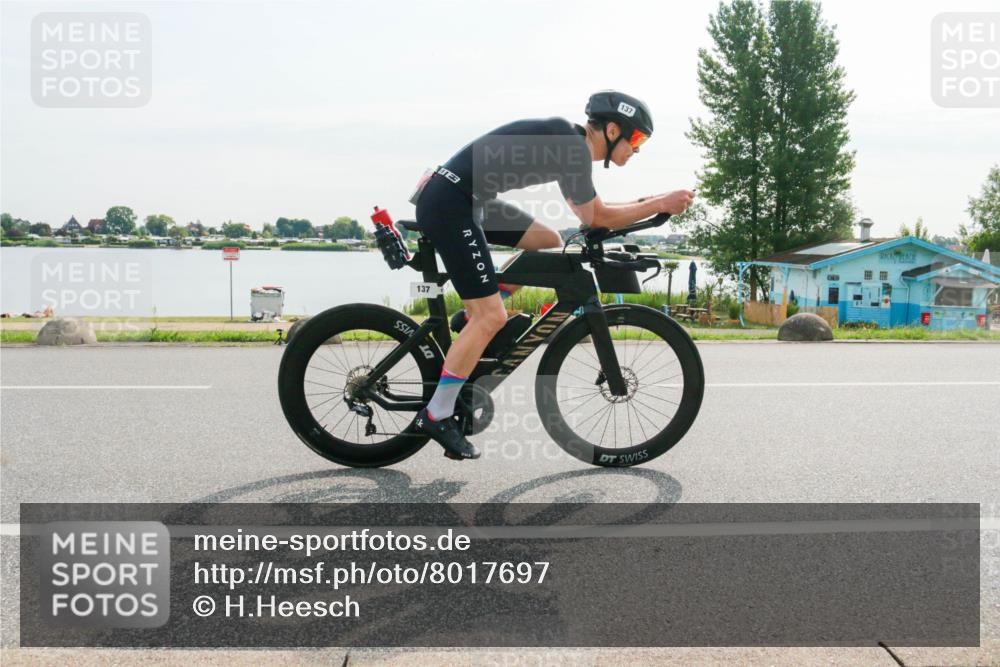15.06.2025 - 27. Vierlanden-Triathlon H.Heesch http://msf.ph/oto/8017697 15.06.2025 09:20:16 Radfahren 137 meine-sportfotos.de