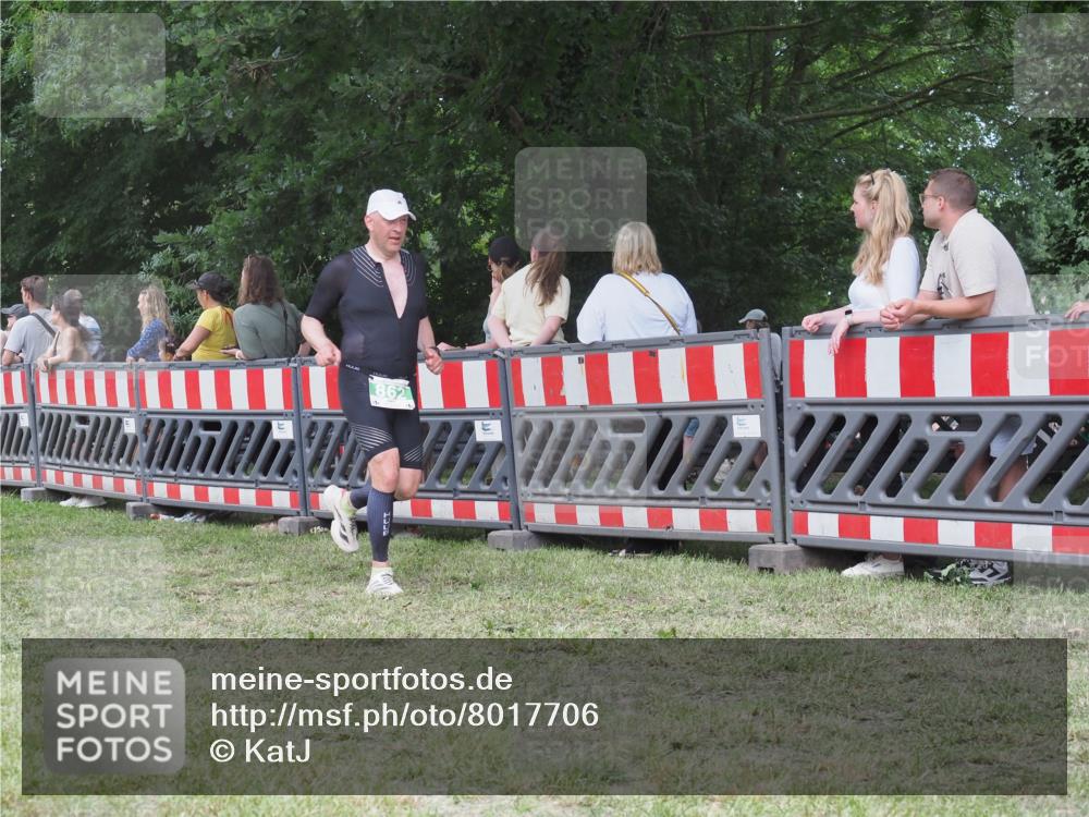 21.06.2025 - 27. Vierlanden-Triathlon KatJ http://msf.ph/oto/8017706 15.06.2025 13:17:44 Ziel 132, 862 meine-sportfotos.de