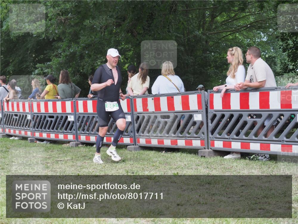 21.06.2025 - 27. Vierlanden-Triathlon KatJ http://msf.ph/oto/8017711 15.06.2025 13:17:44 Ziel 132, 862 meine-sportfotos.de