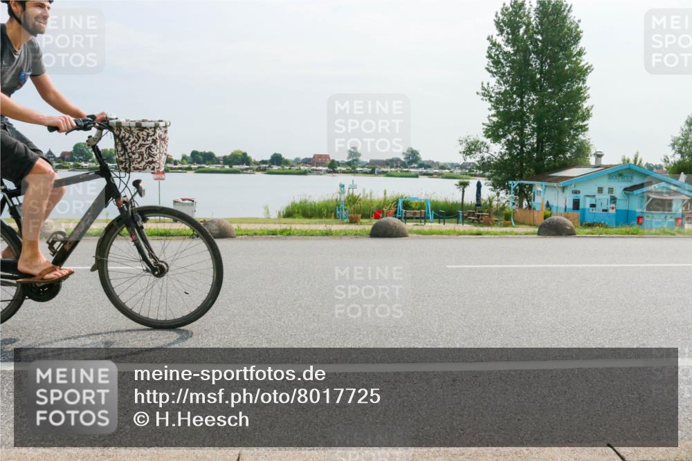 15.06.2025 - 27. Vierlanden-Triathlon H.Heesch http://msf.ph/oto/8017725 15.06.2025 10:10:43 Radfahren 25, 390, 432 meine-sportfotos.de