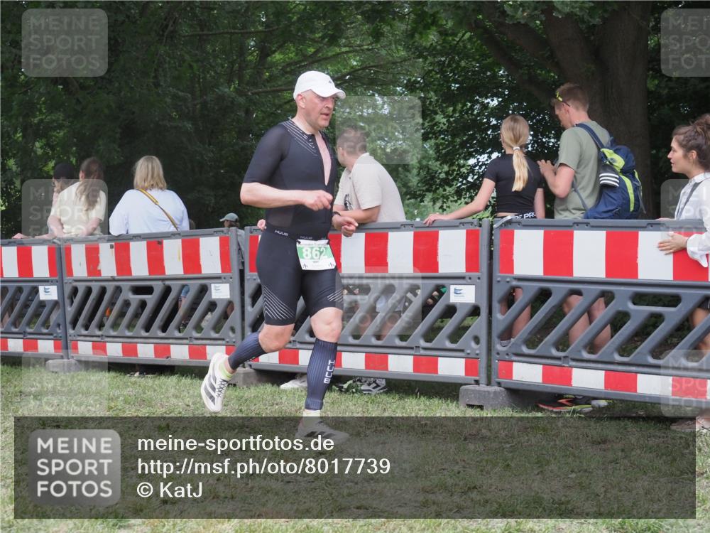 21.06.2025 - 27. Vierlanden-Triathlon KatJ http://msf.ph/oto/8017739 15.06.2025 13:17:45 Ziel 132, 862 meine-sportfotos.de