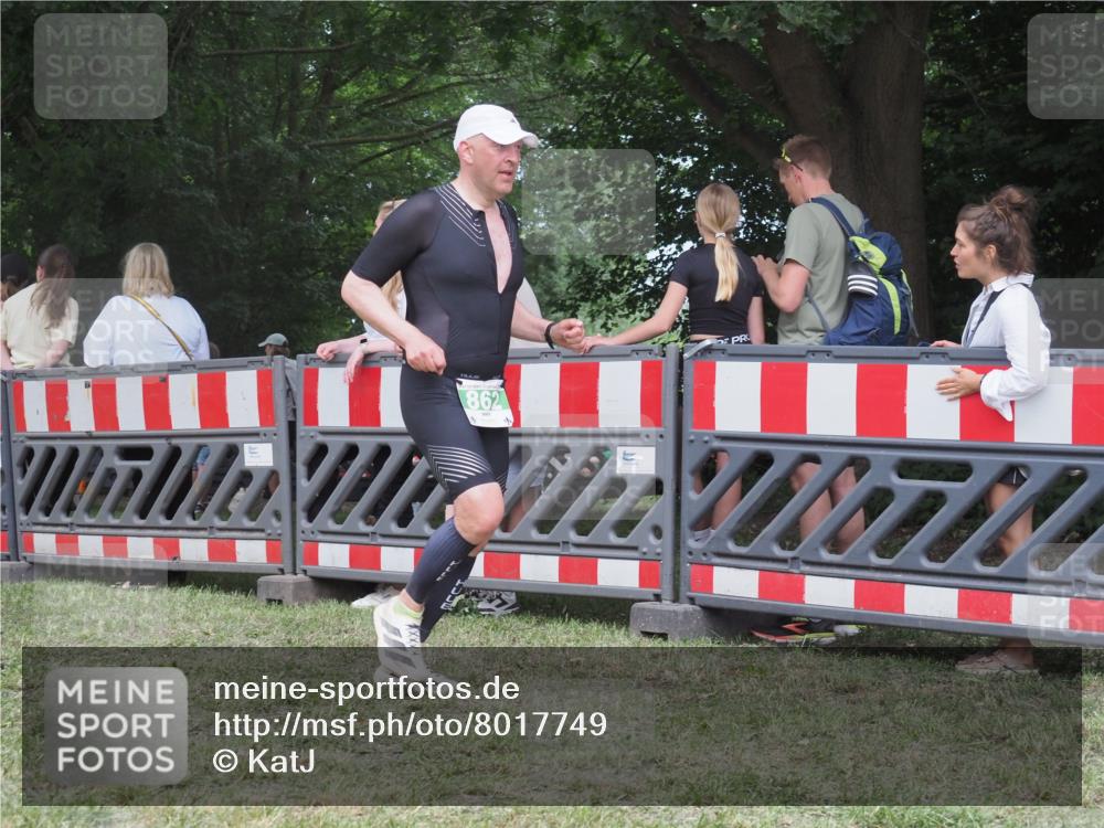 21.06.2025 - 27. Vierlanden-Triathlon KatJ http://msf.ph/oto/8017749 15.06.2025 13:17:45 Ziel 132, 862 meine-sportfotos.de