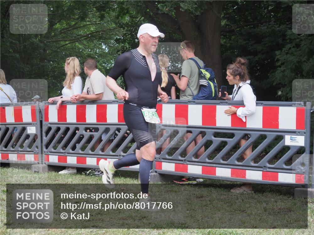 21.06.2025 - 27. Vierlanden-Triathlon KatJ http://msf.ph/oto/8017766 15.06.2025 13:17:45 Ziel 132, 862 meine-sportfotos.de