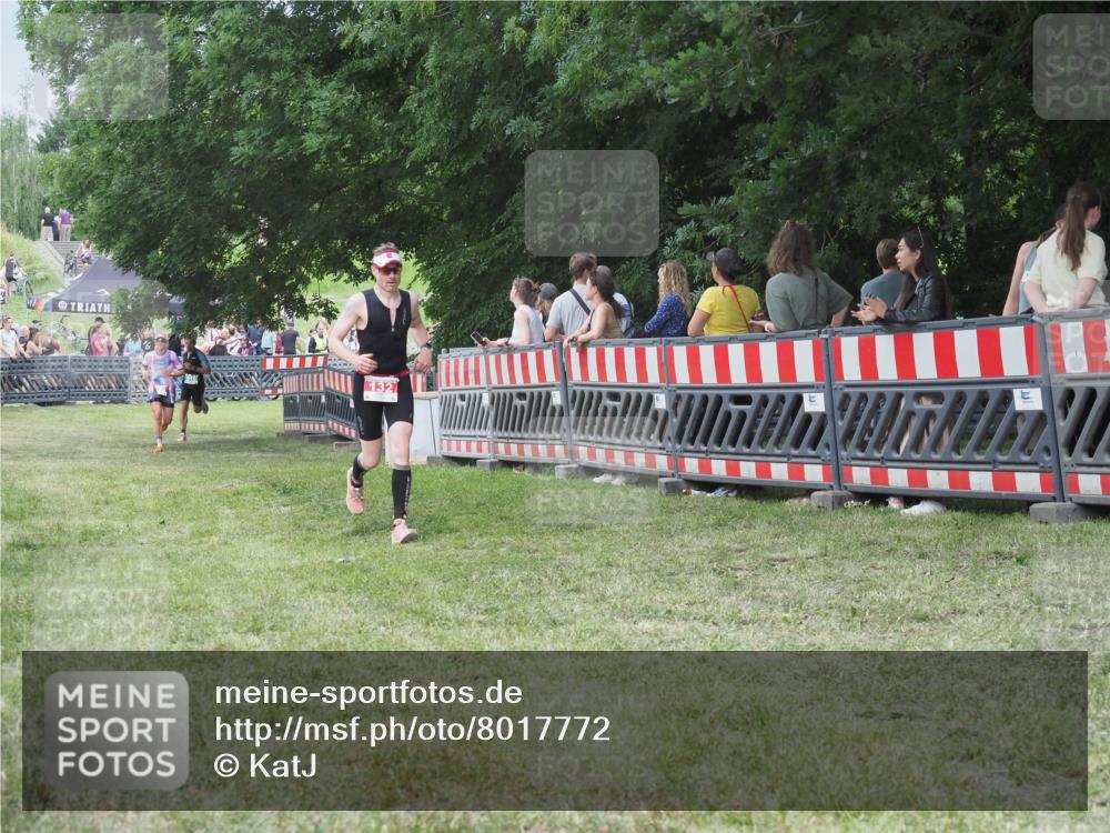 21.06.2025 - 27. Vierlanden-Triathlon KatJ http://msf.ph/oto/8017772 15.06.2025 13:17:50 Ziel 132, 196, 816 meine-sportfotos.de