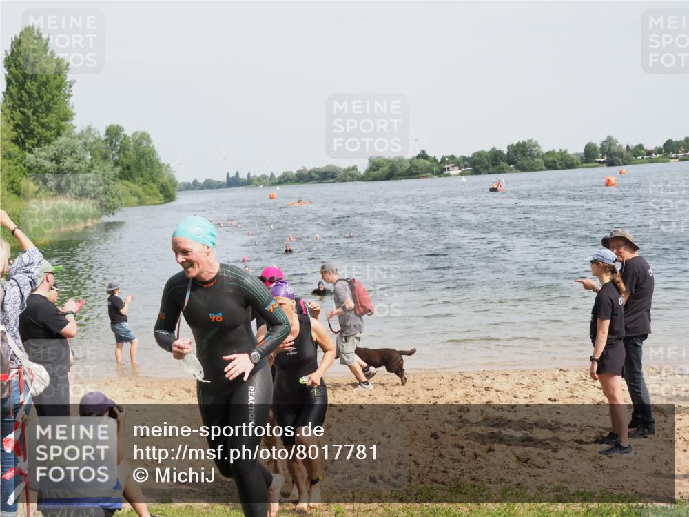 21.06.2025 - 27. Vierlanden-Triathlon MichiJ http://msf.ph/oto/8017781 15.06.2026 10:18:06 Schwimmen 515, 550, 629 meine-sportfotos.de