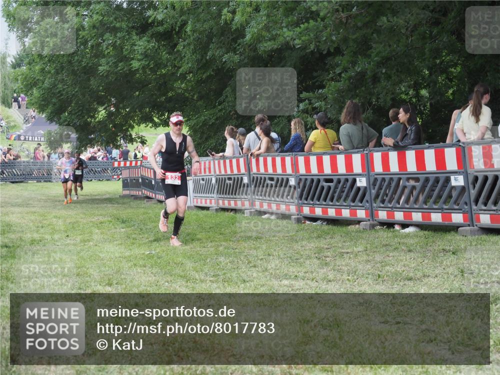 21.06.2025 - 27. Vierlanden-Triathlon KatJ http://msf.ph/oto/8017783 15.06.2025 13:17:50 Ziel 132, 196, 816 meine-sportfotos.de