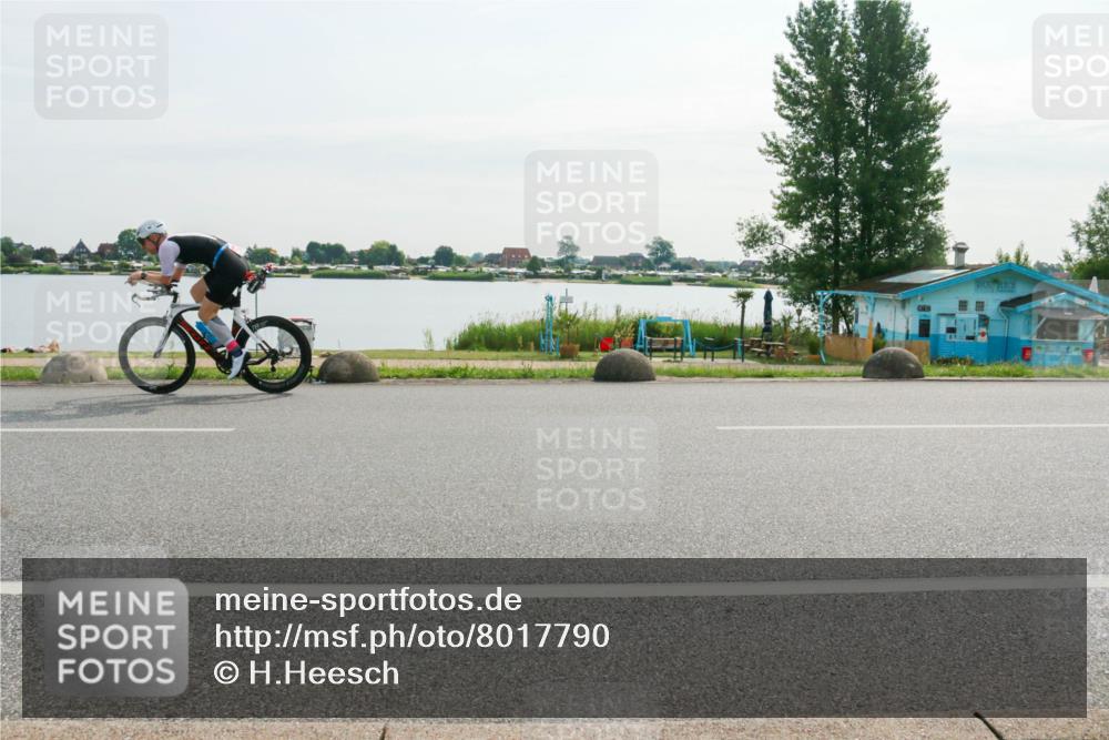 15.06.2025 - 27. Vierlanden-Triathlon H.Heesch http://msf.ph/oto/8017790 15.06.2025 09:20:48 Radfahren 88, 121, 194 meine-sportfotos.de