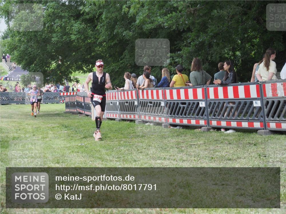 21.06.2025 - 27. Vierlanden-Triathlon KatJ http://msf.ph/oto/8017791 15.06.2025 13:17:50 Ziel 132, 196, 816 meine-sportfotos.de