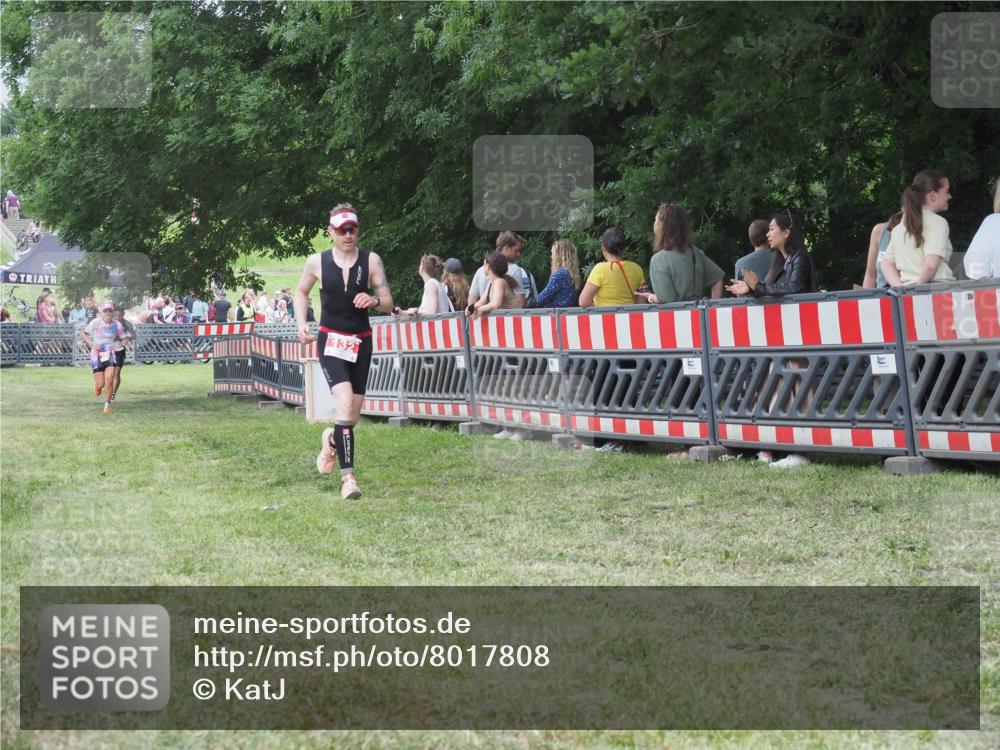 21.06.2025 - 27. Vierlanden-Triathlon KatJ http://msf.ph/oto/8017808 15.06.2025 13:17:50 Ziel 132, 196, 816 meine-sportfotos.de