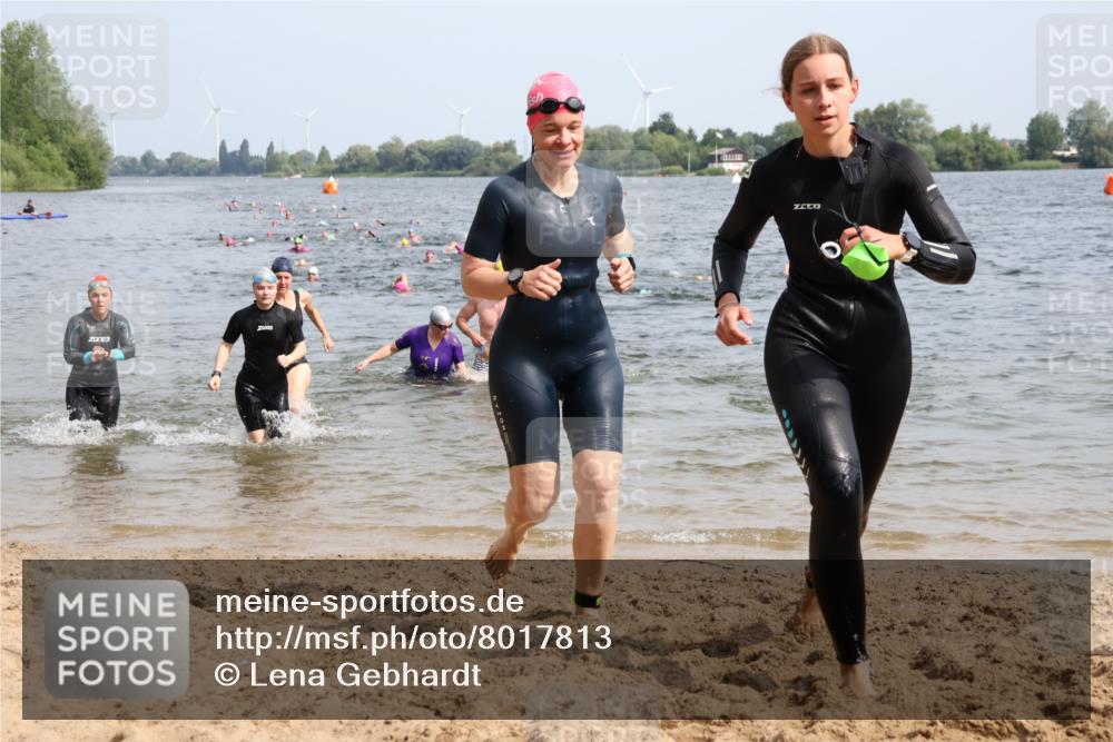 15.06.2025 - 27. Vierlanden-Triathlon Lena Gebhardt http://msf.ph/oto/8017813 15.06.2025 10:16:22 Schwimmen 477, 487, 489, 491, 494, 499, 523, 526, 549, 574, 611, 614, 634 meine-sportfotos.de