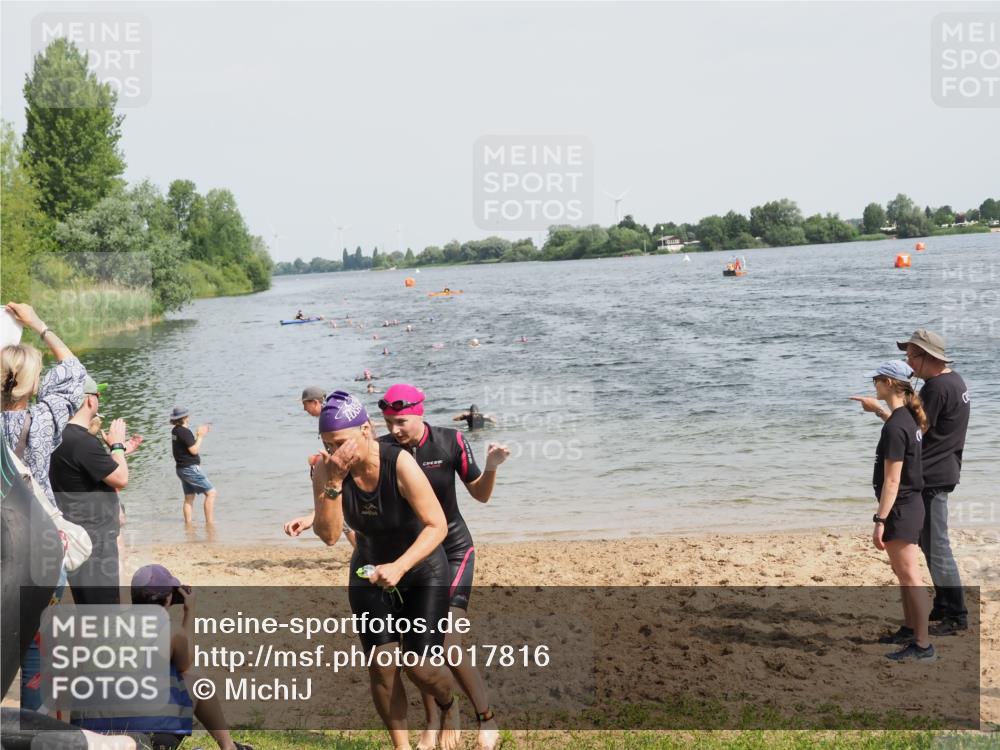 21.06.2025 - 27. Vierlanden-Triathlon MichiJ http://msf.ph/oto/8017816 15.06.2026 10:18:07 Schwimmen 515, 550, 629 meine-sportfotos.de