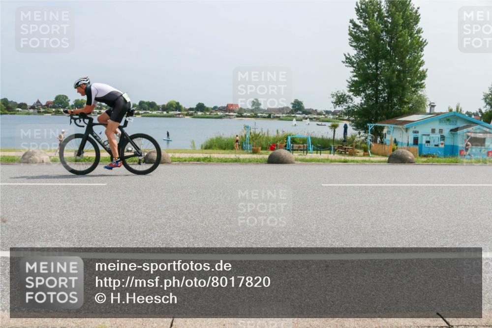 21.06.2025 - 27. Vierlanden-Triathlon H.Heesch http://msf.ph/oto/8017820 15.06.2025 11:59:43 Radfahren 757, 811, 921 meine-sportfotos.de