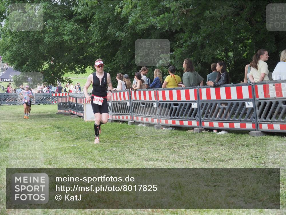 21.06.2025 - 27. Vierlanden-Triathlon KatJ http://msf.ph/oto/8017825 15.06.2025 13:17:50 Ziel 132, 196, 816 meine-sportfotos.de