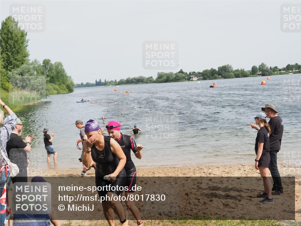 21.06.2025 - 27. Vierlanden-Triathlon MichiJ http://msf.ph/oto/8017830 15.06.2026 10:18:07 Schwimmen 515, 550, 629 meine-sportfotos.de