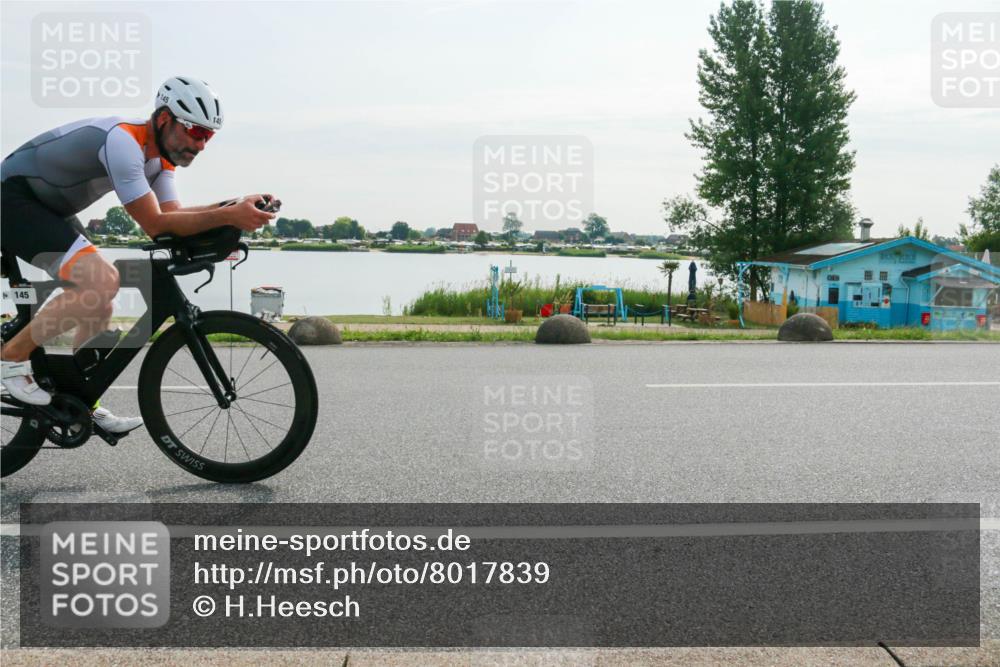 15.06.2025 - 27. Vierlanden-Triathlon H.Heesch http://msf.ph/oto/8017839 15.06.2025 09:21:06 Radfahren 145 meine-sportfotos.de