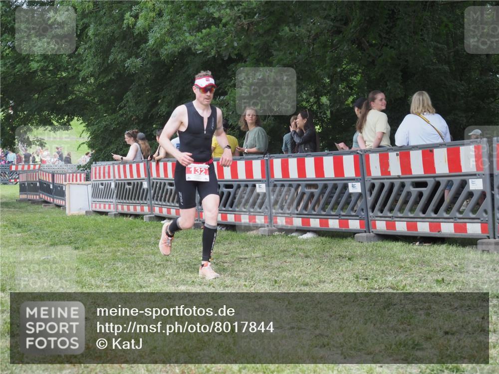 21.06.2025 - 27. Vierlanden-Triathlon KatJ http://msf.ph/oto/8017844 15.06.2025 13:17:51 Ziel 132, 196, 816 meine-sportfotos.de
