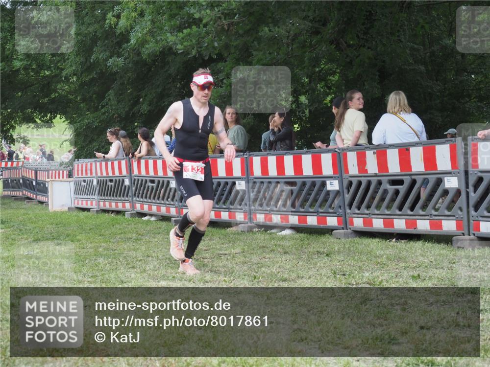 21.06.2025 - 27. Vierlanden-Triathlon KatJ http://msf.ph/oto/8017861 15.06.2025 13:17:52 Ziel 132, 196, 816 meine-sportfotos.de