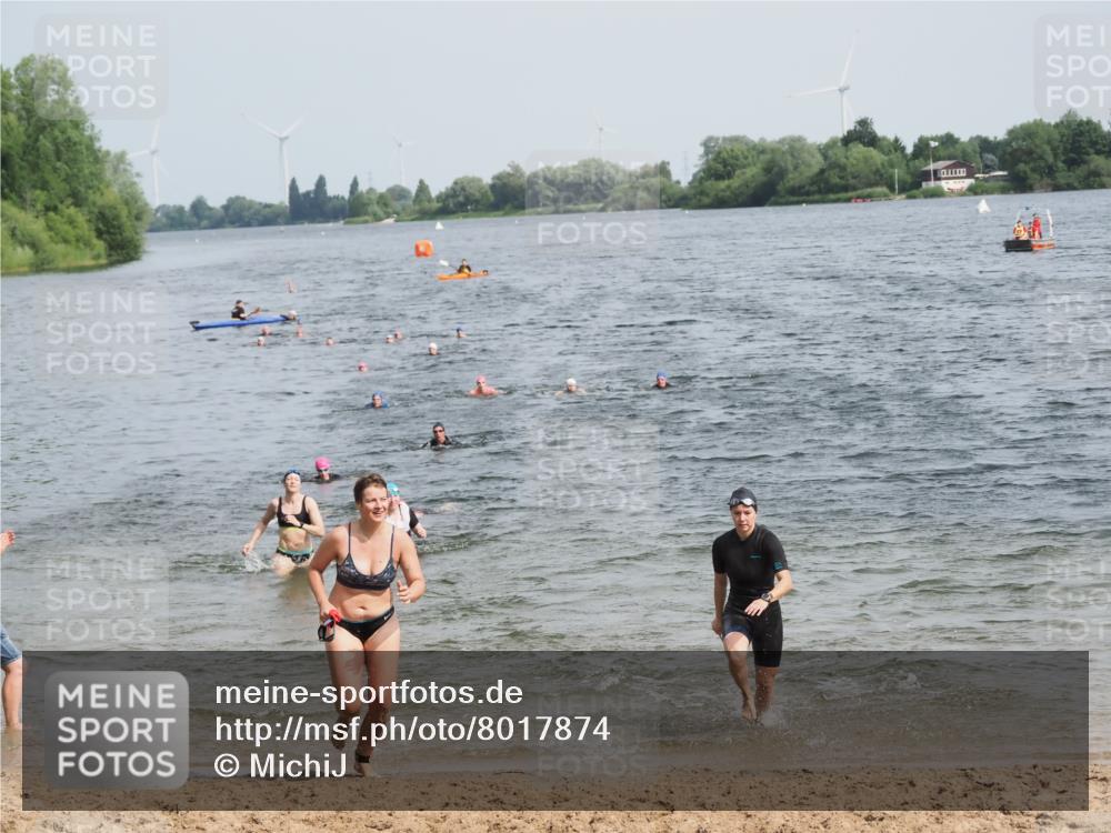 21.06.2025 - 27. Vierlanden-Triathlon MichiJ http://msf.ph/oto/8017874 15.06.2026 10:18:15 Schwimmen 568, 586 meine-sportfotos.de