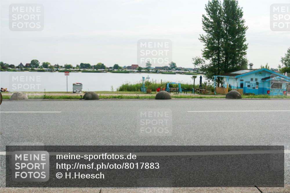 15.06.2025 - 27. Vierlanden-Triathlon H.Heesch http://msf.ph/oto/8017883 15.06.2025 09:21:25 Radfahren 2, 7, 35, 147, 165 meine-sportfotos.de