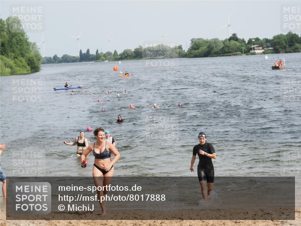 21.06.2025 - 27. Vierlanden-Triathlon MichiJ http://msf.ph/oto/8017888 15.06.2026 10:18:15 Schwimmen 568, 586 meine-sportfotos.de