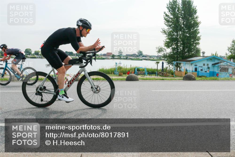 15.06.2025 - 27. Vierlanden-Triathlon H.Heesch http://msf.ph/oto/8017891 15.06.2025 09:21:27 Radfahren 2, 7, 35, 147, 165 meine-sportfotos.de
