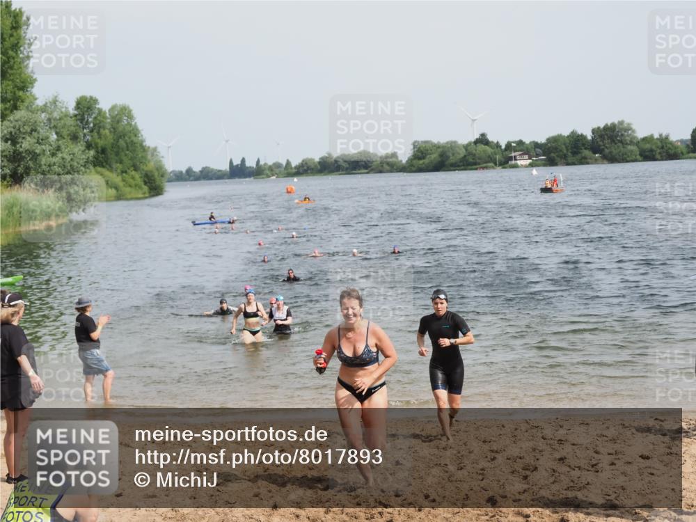 21.06.2025 - 27. Vierlanden-Triathlon MichiJ http://msf.ph/oto/8017893 15.06.2026 10:18:16 Schwimmen 535, 568, 586 meine-sportfotos.de