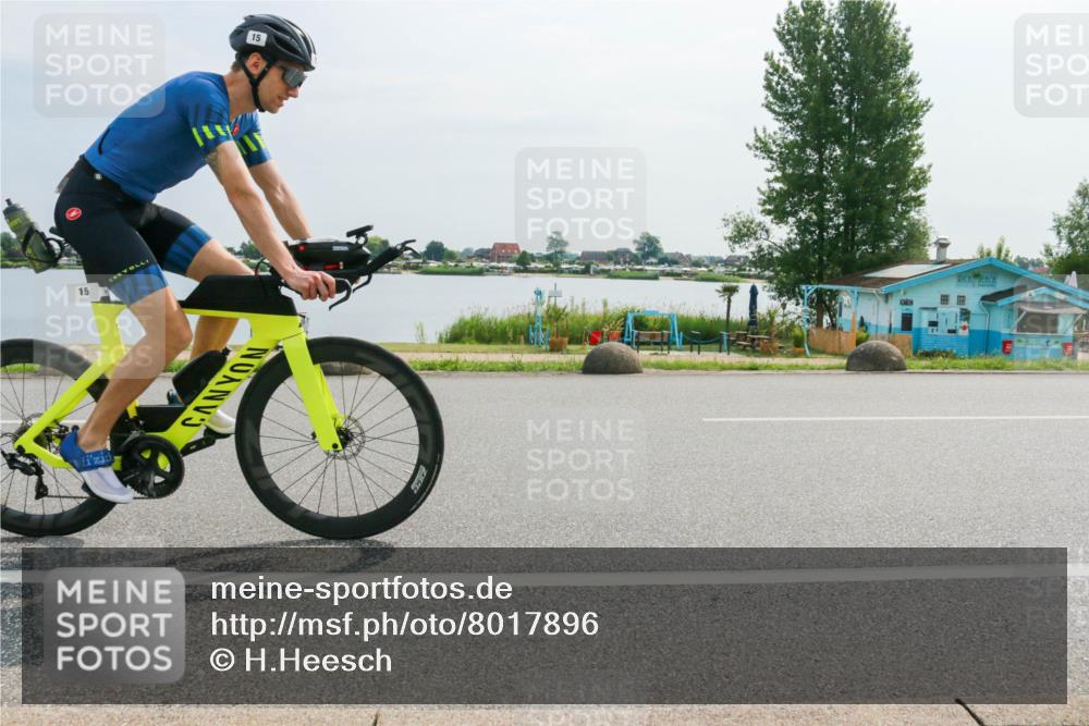 15.06.2025 - 27. Vierlanden-Triathlon H.Heesch http://msf.ph/oto/8017896 15.06.2025 10:11:43 Radfahren 15, 17, 84, 173, 416, 1398 meine-sportfotos.de