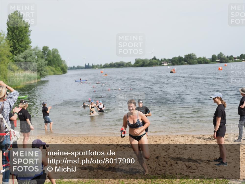 21.06.2025 - 27. Vierlanden-Triathlon MichiJ http://msf.ph/oto/8017900 15.06.2026 10:18:17 Schwimmen 535, 568, 586 meine-sportfotos.de