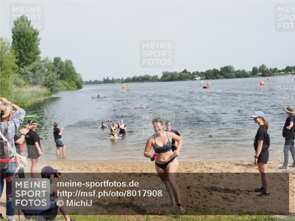 21.06.2025 - 27. Vierlanden-Triathlon MichiJ http://msf.ph/oto/8017908 15.06.2026 10:18:17 Schwimmen 535, 568, 586 meine-sportfotos.de