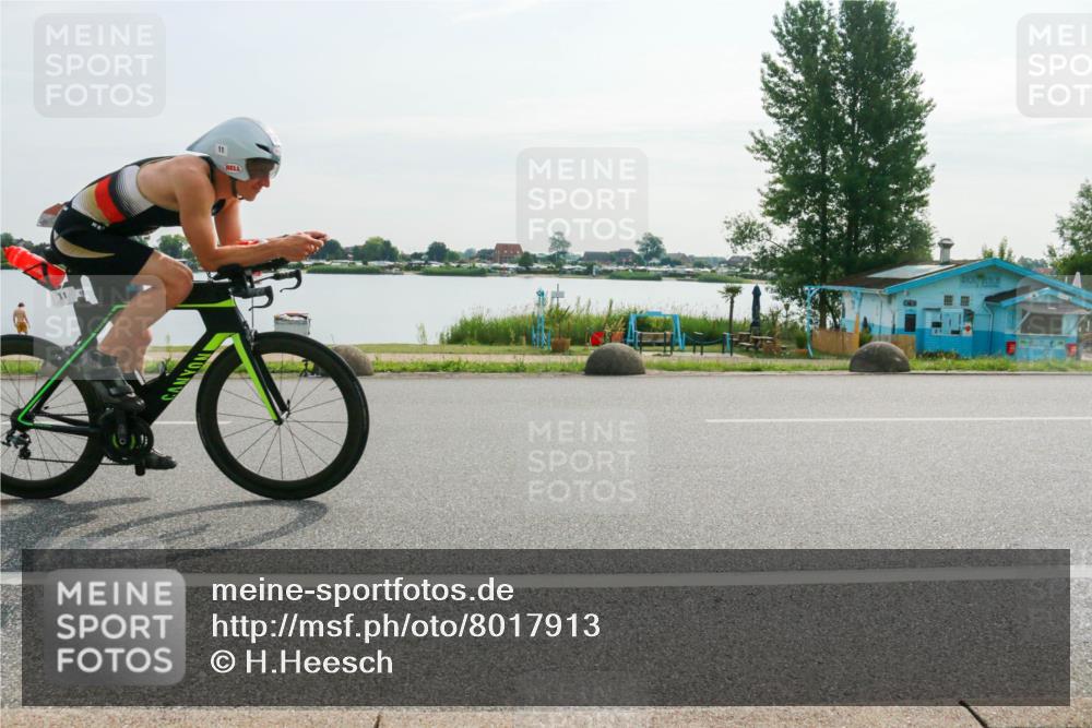 15.06.2025 - 27. Vierlanden-Triathlon H.Heesch http://msf.ph/oto/8017913 15.06.2025 09:22:00 Radfahren 11 meine-sportfotos.de