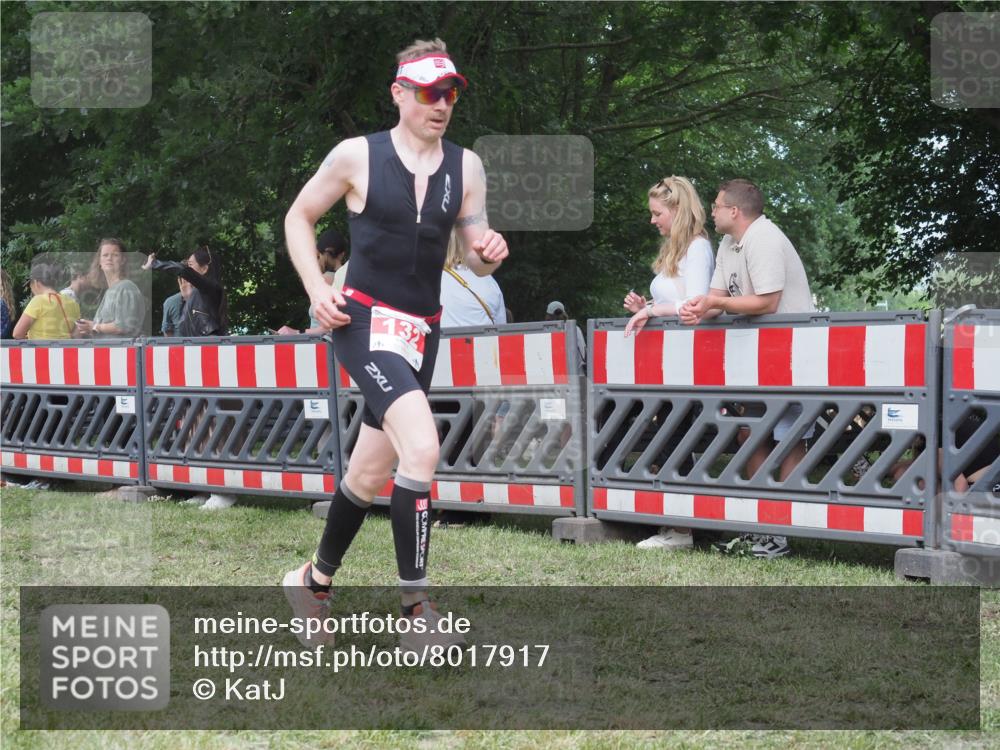 21.06.2025 - 27. Vierlanden-Triathlon KatJ http://msf.ph/oto/8017917 15.06.2025 13:17:52 Ziel 132, 196, 816 meine-sportfotos.de
